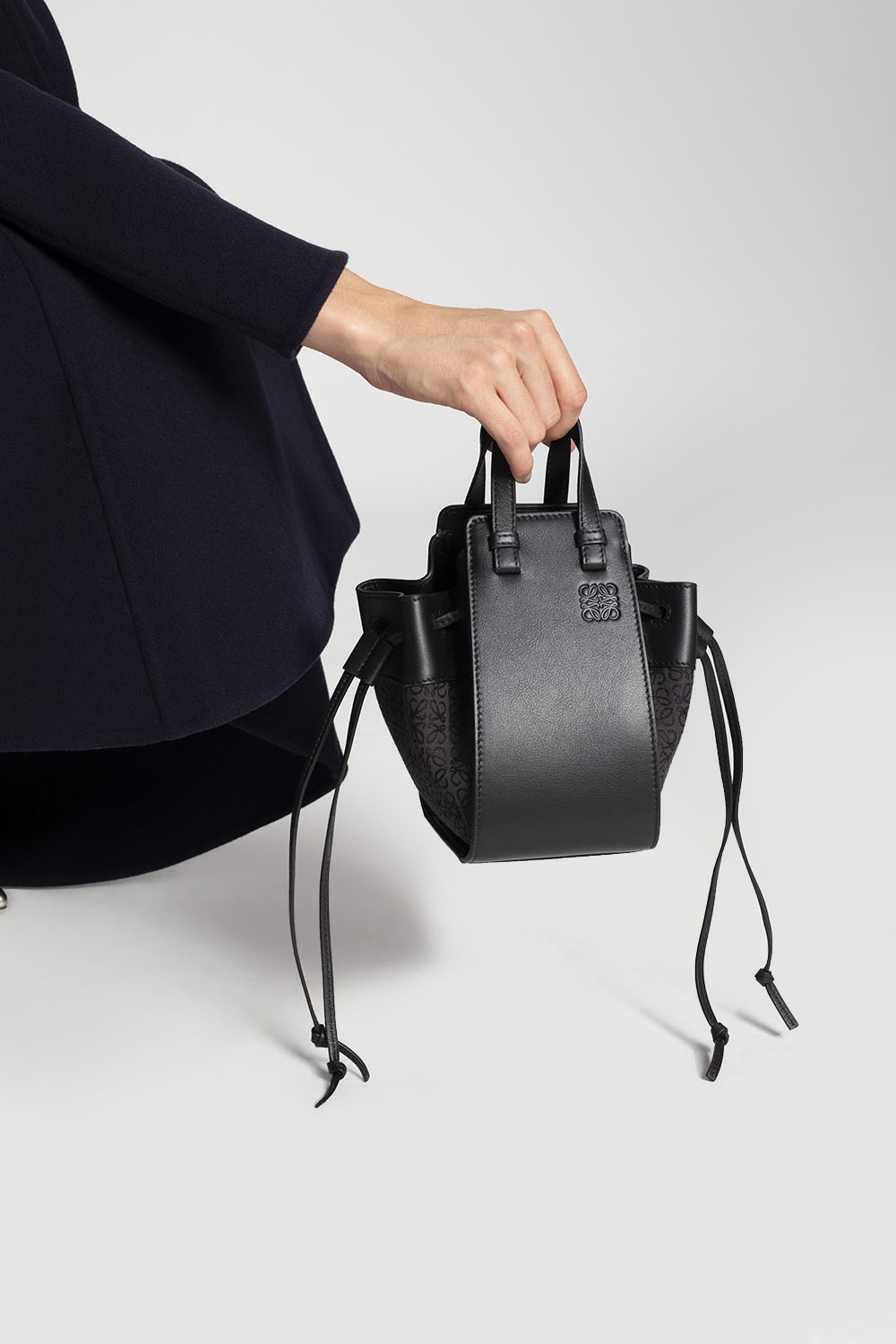 Black Hammock Mini shoulder bag tuned loewe tuned loewe SREBRNA BRANSOLETA IetpShops Switzerland